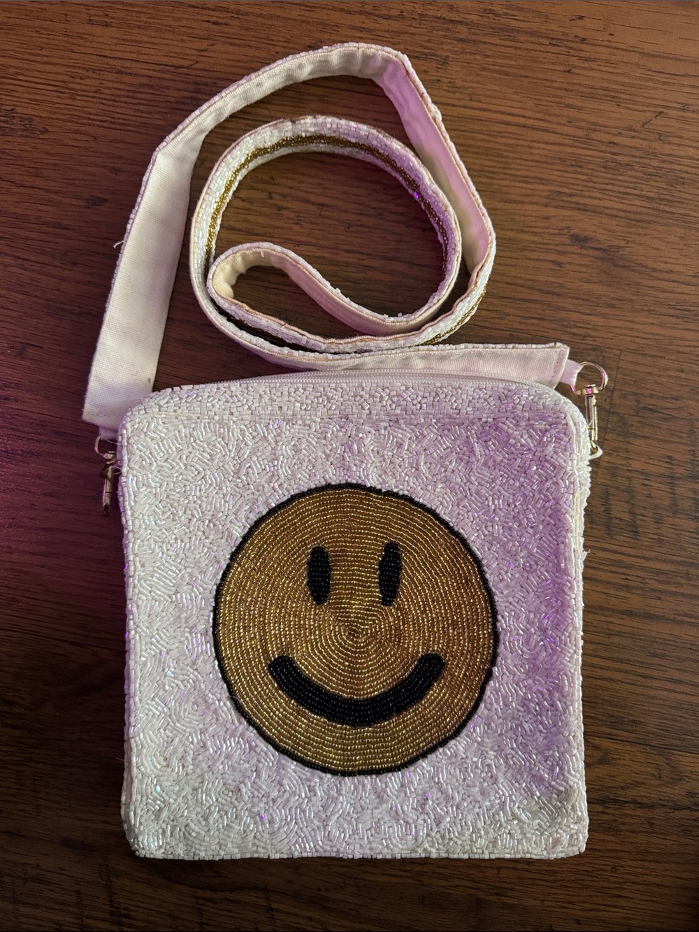 White Beaded Smile Crossbody Bag 38.B1